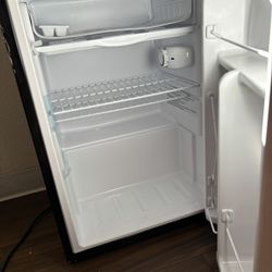 Mini Fridge Igloo