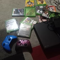 XBOX ONE W/30 GAMES 2 CONTROLLERS 