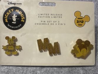 New Disney pin set