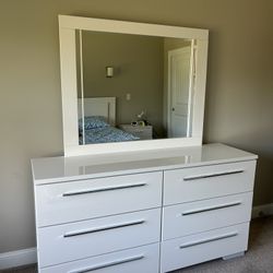 Sapphire Dresser With Mirror