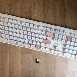 2.4G Hello Cat Full Sized Wireless Keyboard