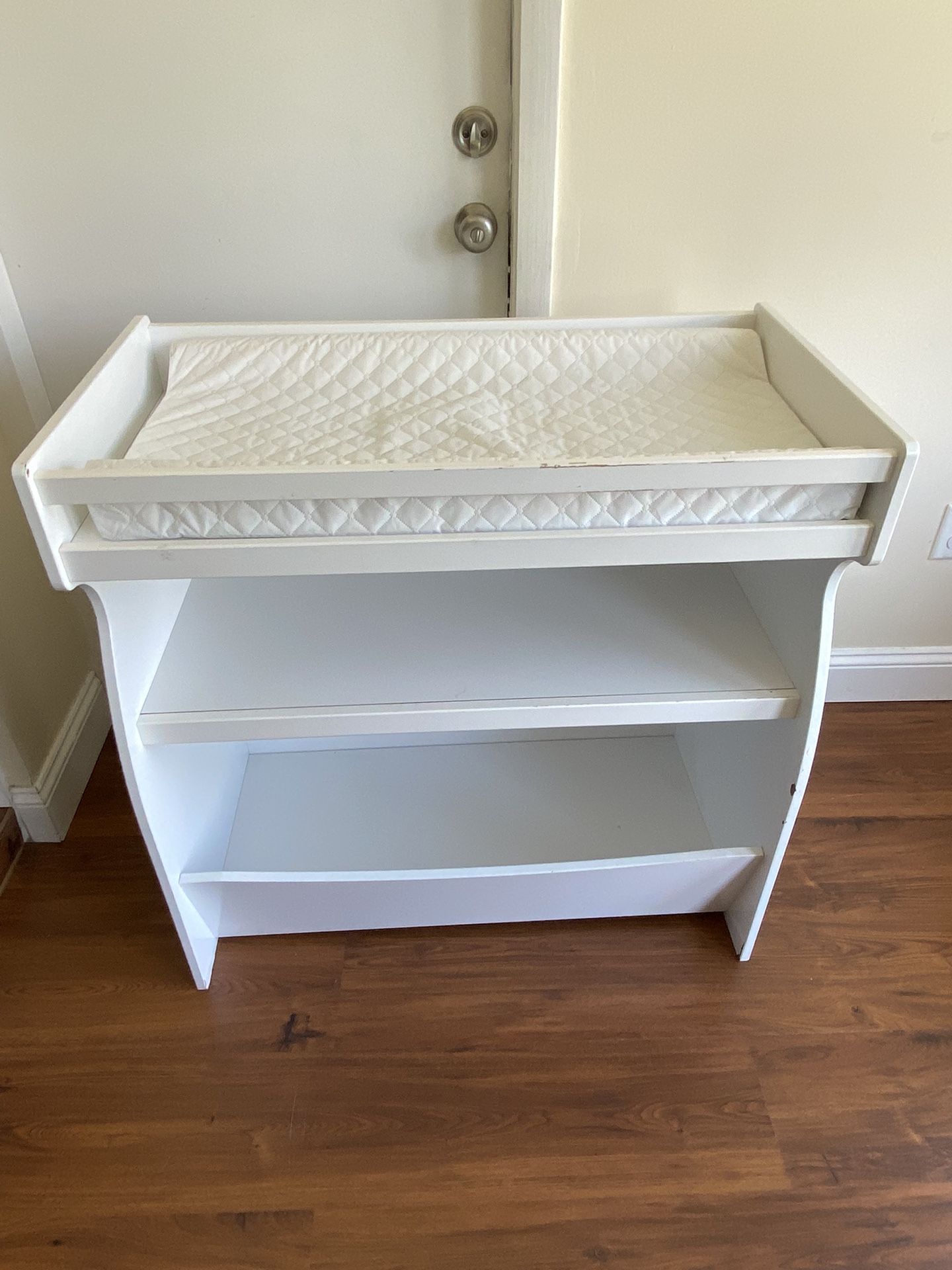 CHANGING TABLE with QUILTED PAD INCLUDED