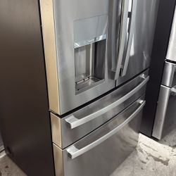 Ge Profile 27.9 Ft.³ French Door Refrigerator With Water And Ice