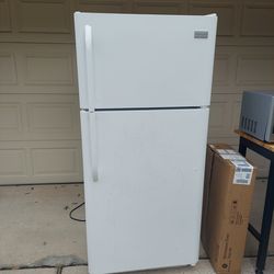 Frigidaire refrigerator- white