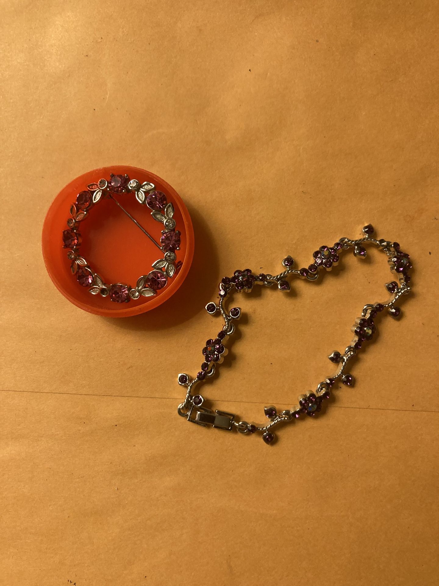 New Set Bracelet And Corsage With Red Stone And Diamond