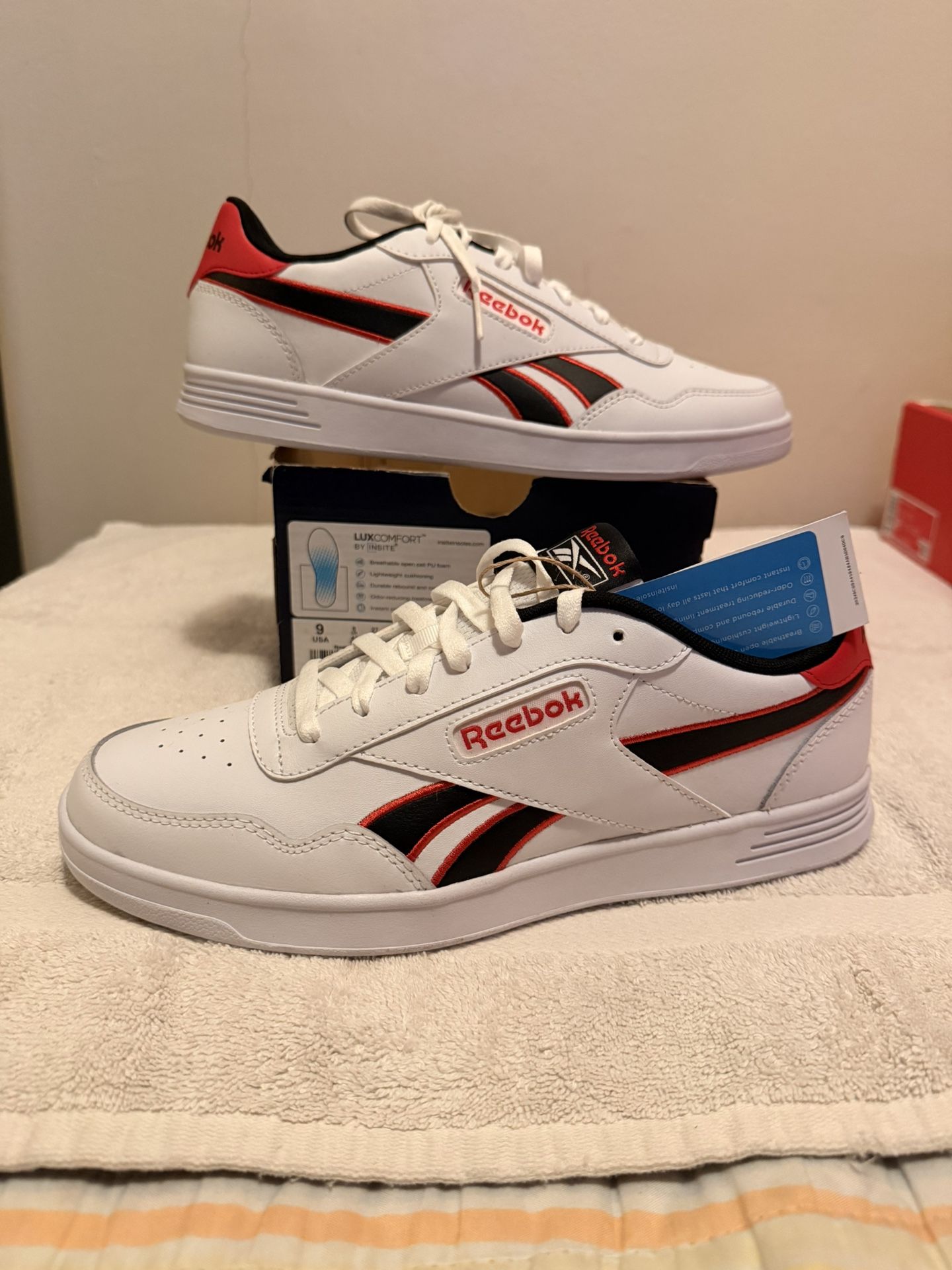 Reebok shoes size 9 brand new  Zapatos de Reebok talla 9 Nuevos y Originales