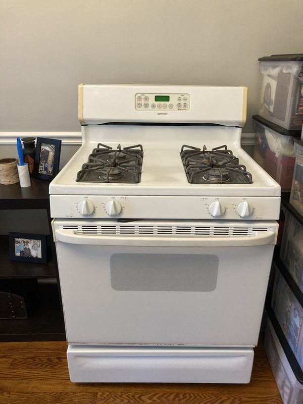 Gas Stove White HotPoint for Sale in Orlando, FL OfferUp