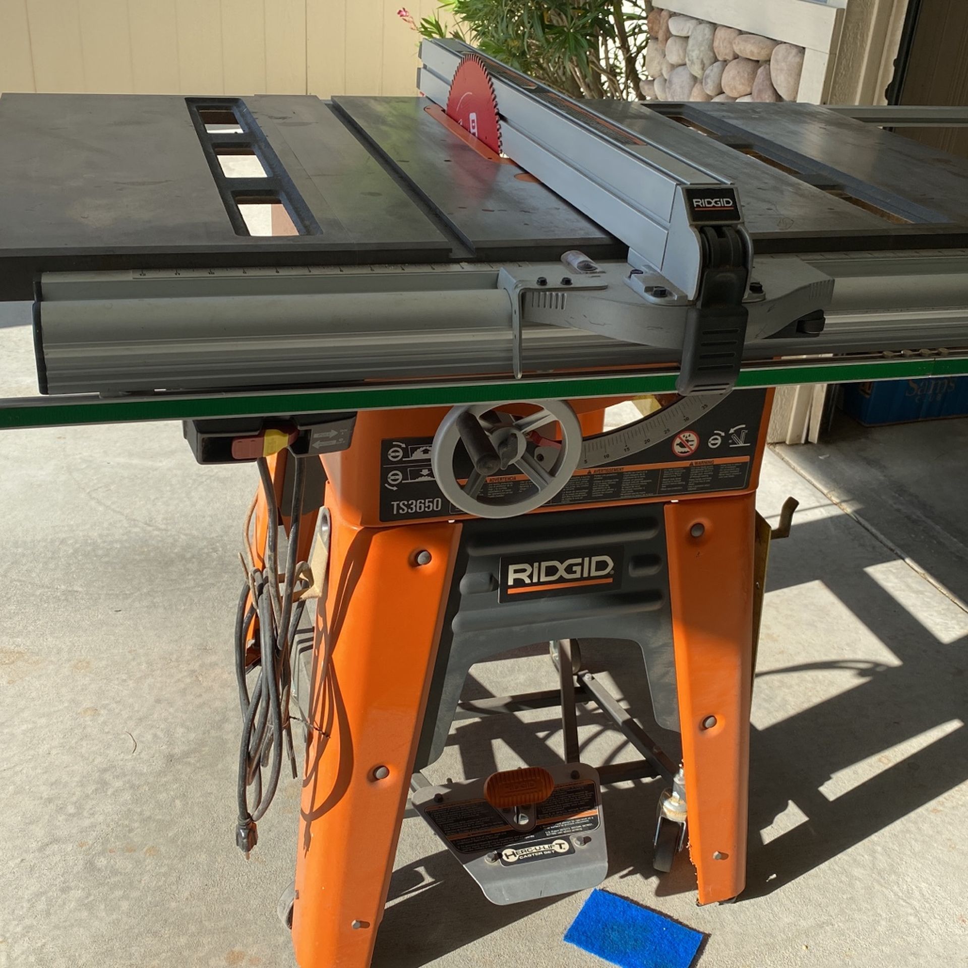 Ridged TS3650 10” Table Saw W/Herc-u-lift Caster Wheel Set