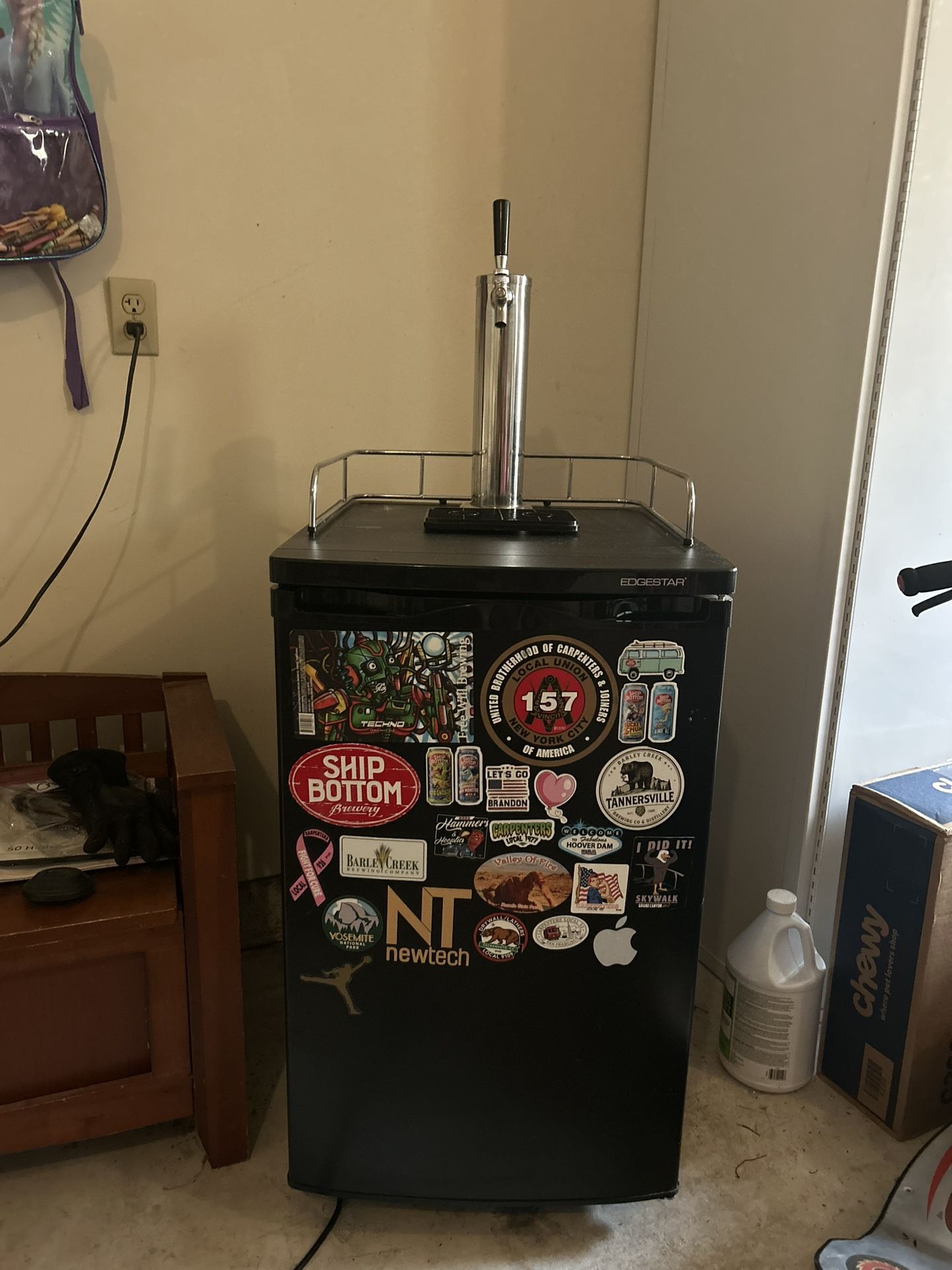 Edgestar Single Tap Half Barrel Keg like New retails 600-700$ (stickers can be removed)