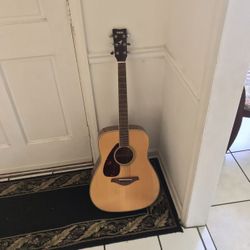Yamaha FG820 Left-Handed Solid Top Acoustic Guitar