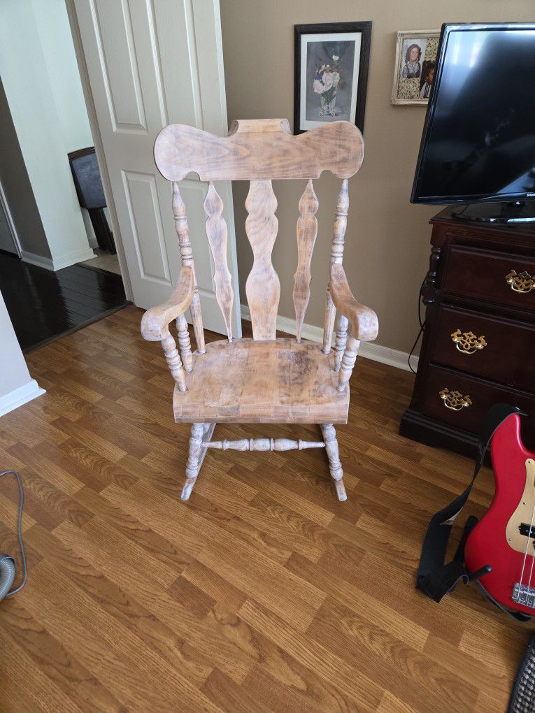 Wooden Rocking Chair 