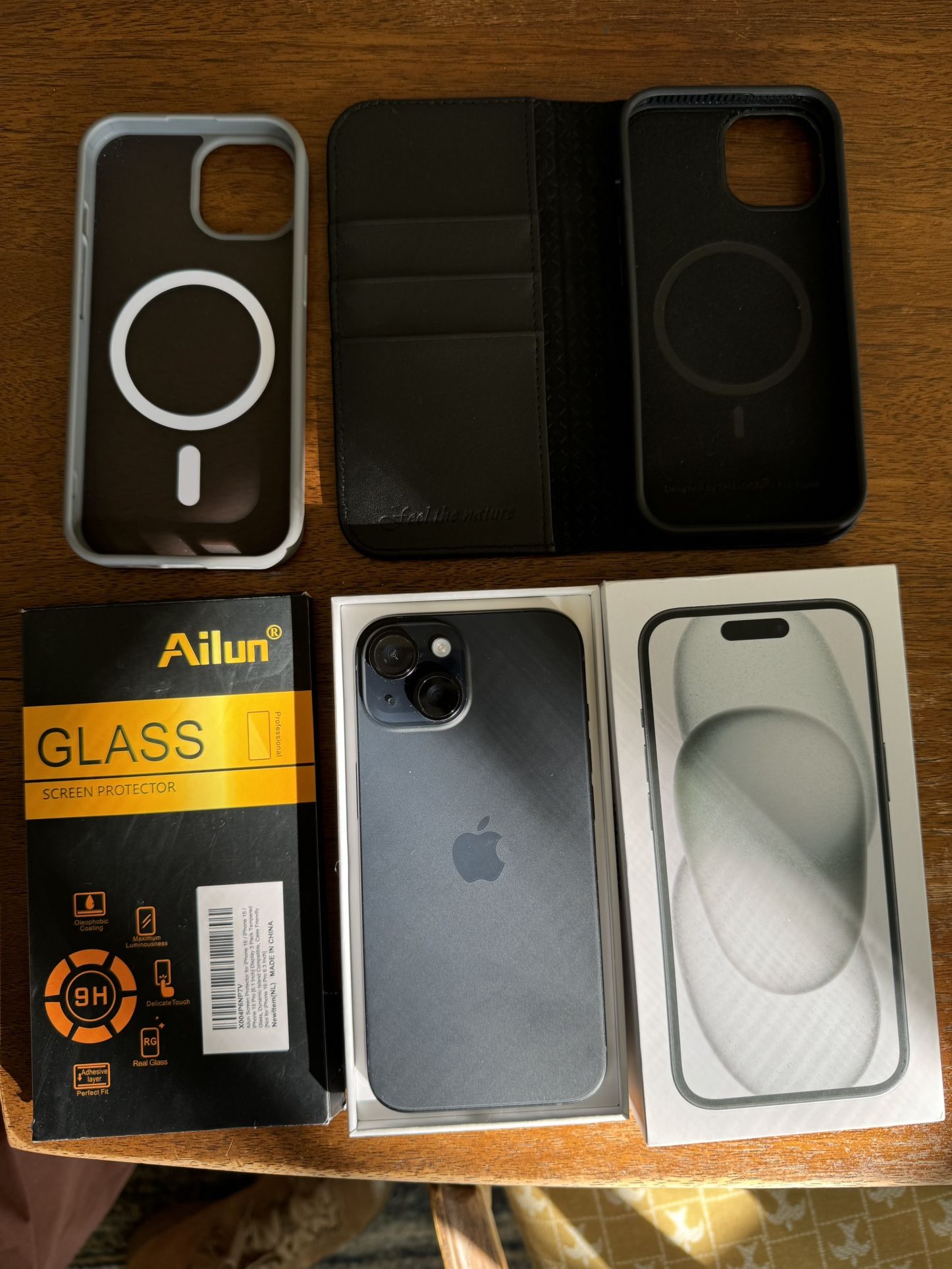 iPhone 15 128 GB + Case & Screen Protectors