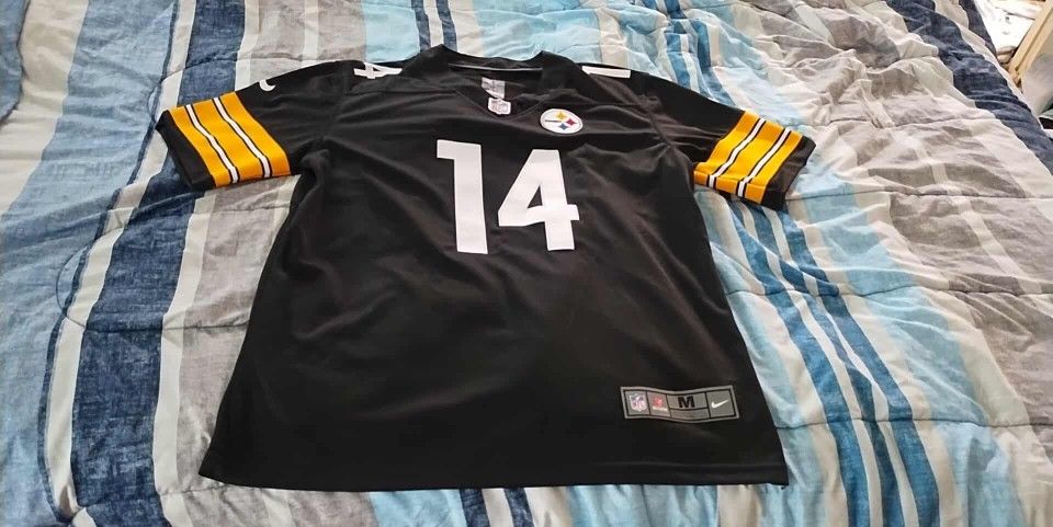 Size Medium Steelers Stiched On Field Jersey