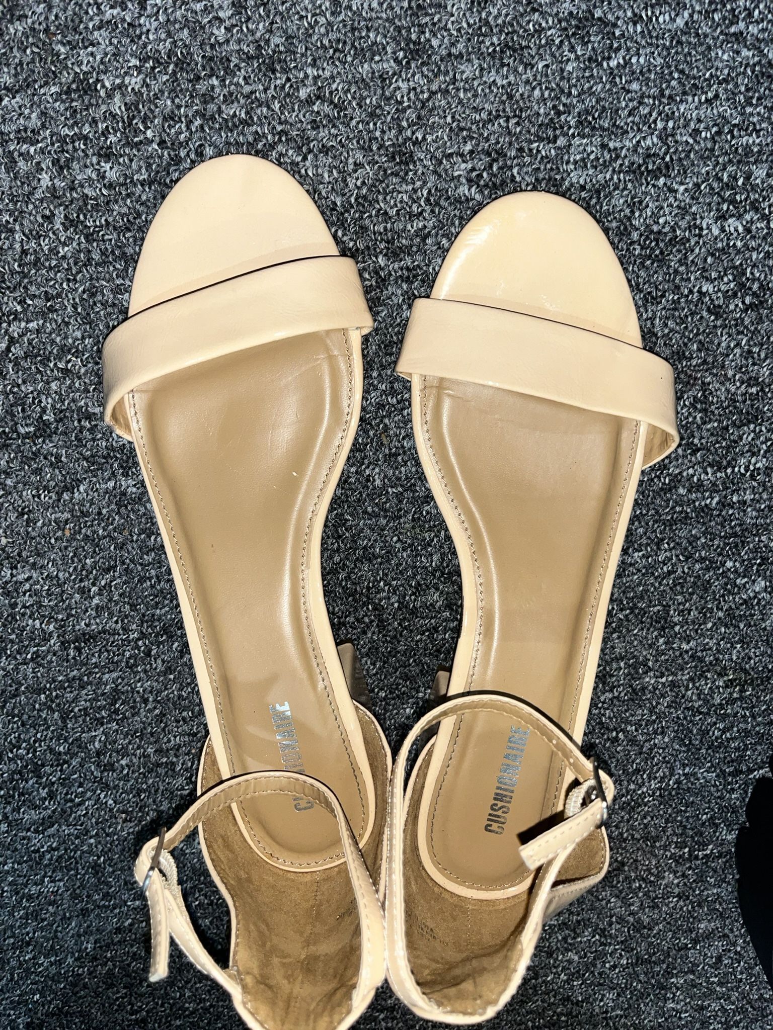 Cushionare Nude Women’s Heels Size 8