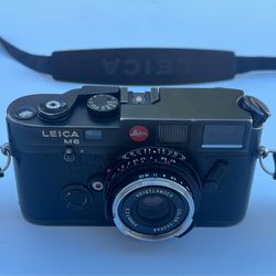 Leica M6 Rangefinder Film Camera Body Black & Voigtlander 35mm Color-Skopar Lens