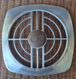 1950s Aluminium kitchen extractor fan cover from panorama city
Measures
Width 12"