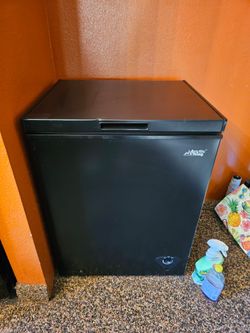 Deep freezer 5 cu ft