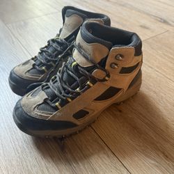 Hiking Shoes-Boys Size 5