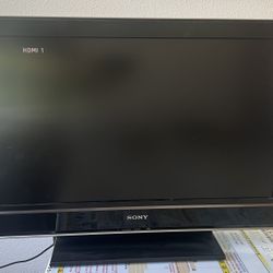 Sony Bravia LCD Digital 32" Color TV Model KDL-32XBR4