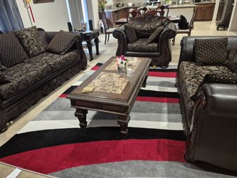 Good Condition Set With Coffee Table and Side Table 