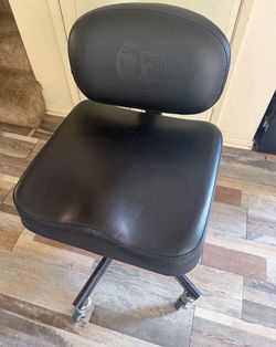 Ergonomic Rolling Artistry Chair