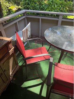 Out side table and 4 chears , and post for amber la
