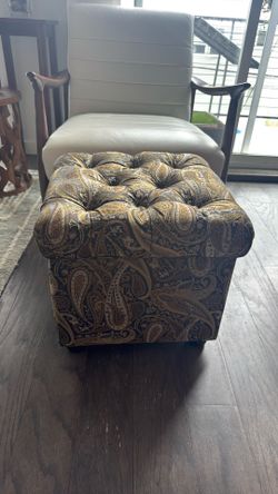 Decorative Ottoman with Storage