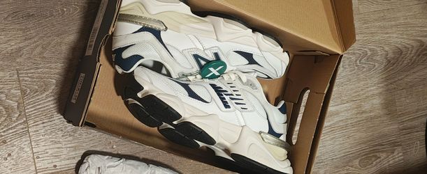 White Navy New Balance NEW