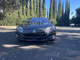 2014 TESLA S 85