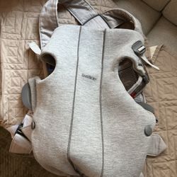 Baby Bjorn Newborn Carrier Grey 