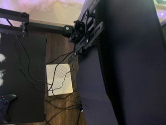 Gaming monitor 27 inch crua comes with 360 wall mount