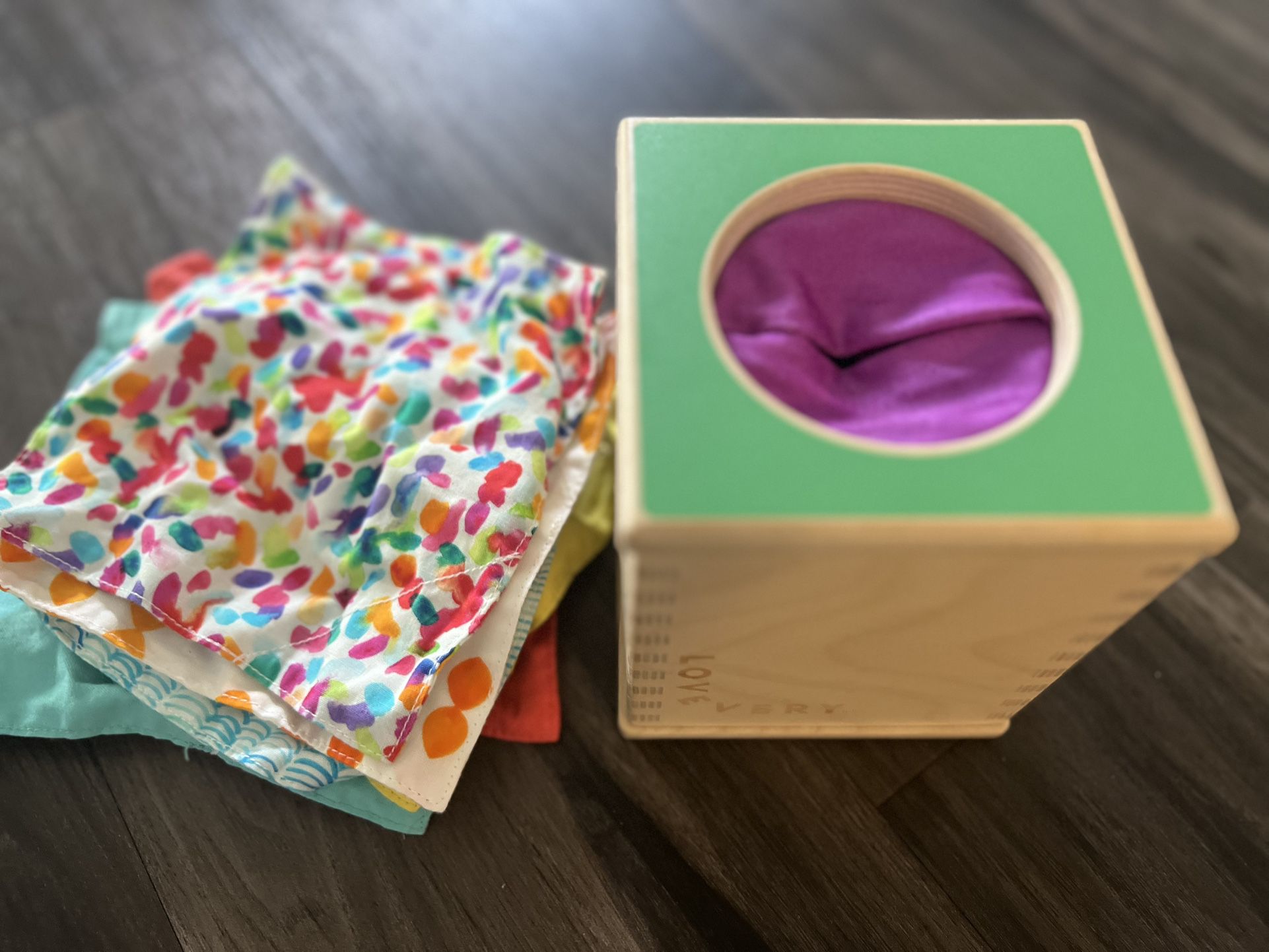 Lovevery Magic Tissue Box The Senser Play Kit 5-6Mo Montessori Wood w 7 Tissues