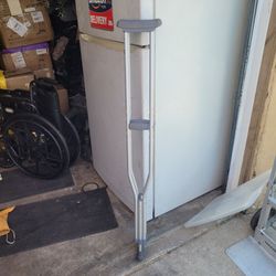 ALUMINUM CRUTCHES