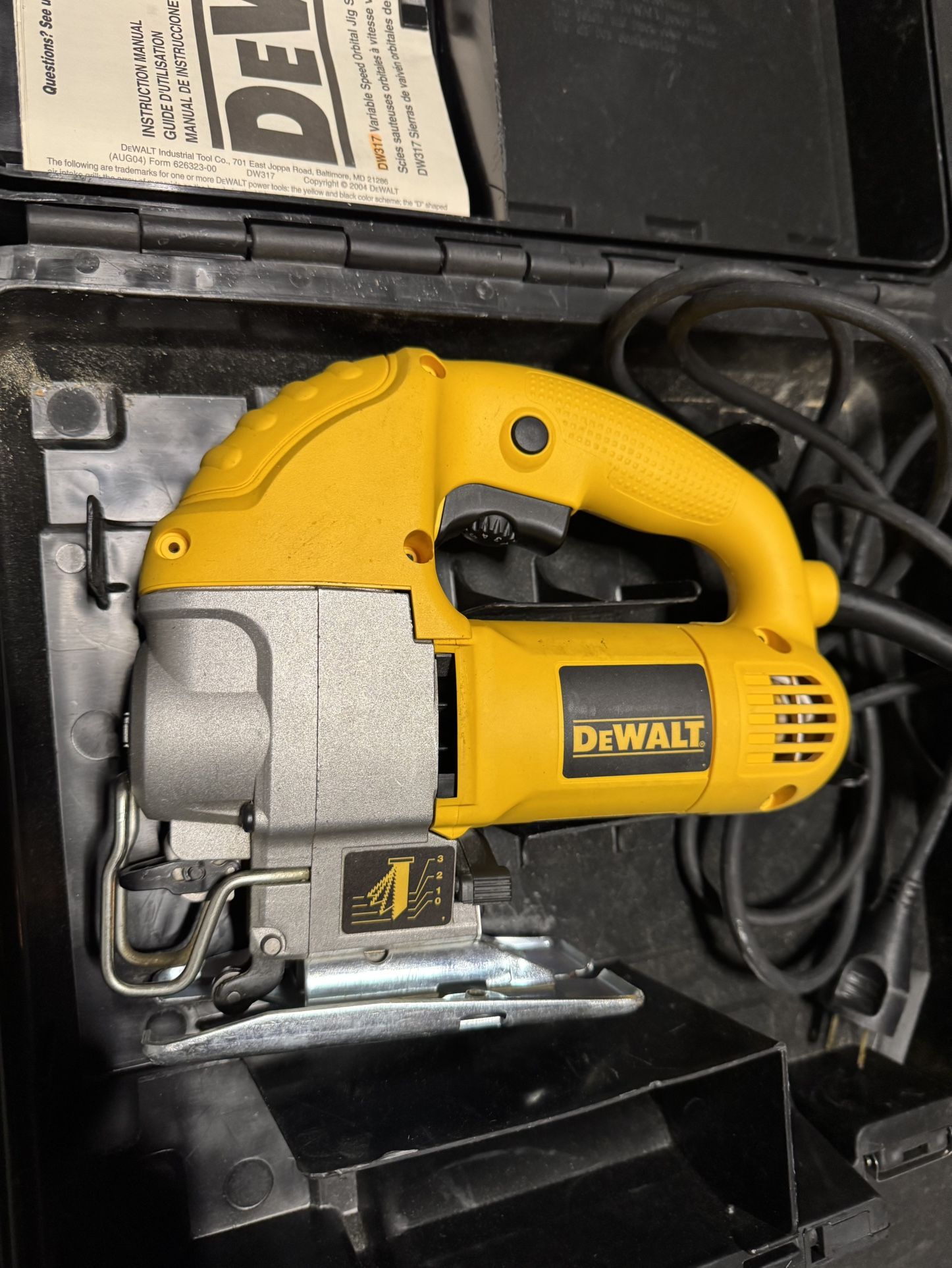 Dewalt DW317 Corded Orbital Jig Saw W/ Case
