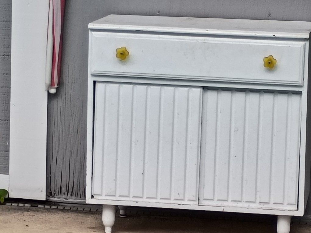 Cabinet/Nightstand Or Buffet