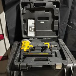Dewalt Pneumatic Crown Stapler