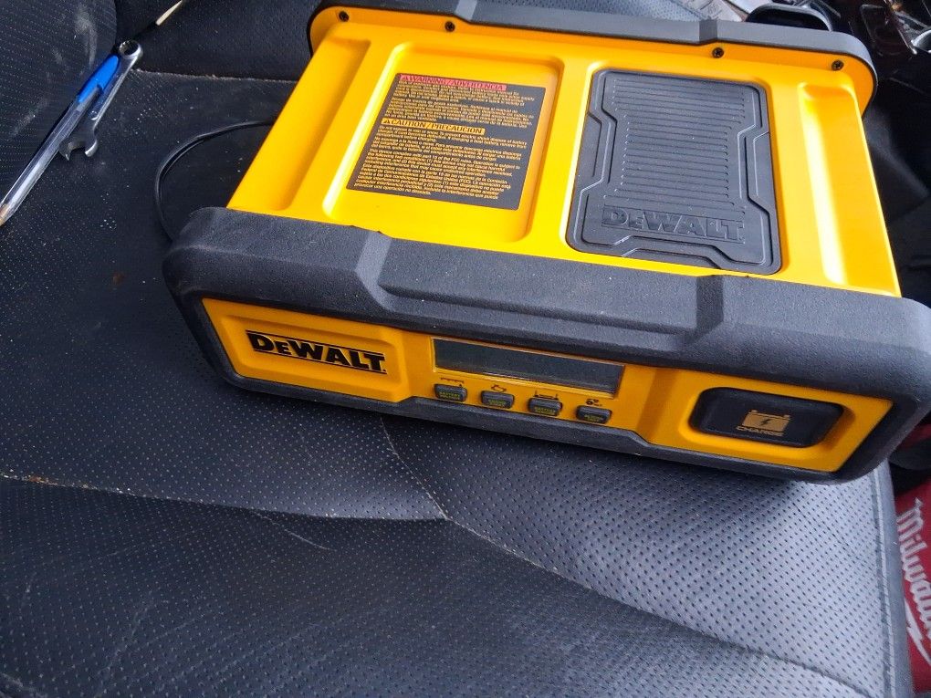 Dewalt Battery Charger / JUMP Starter