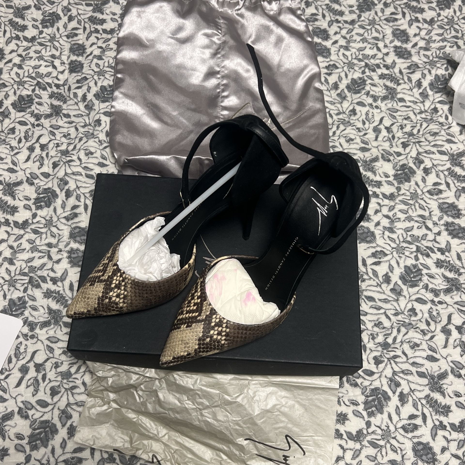 Beautiful Authentic With Bag Giuseppe Zanotti design Heels