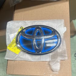 Toyota Emblem, Radiator Grill