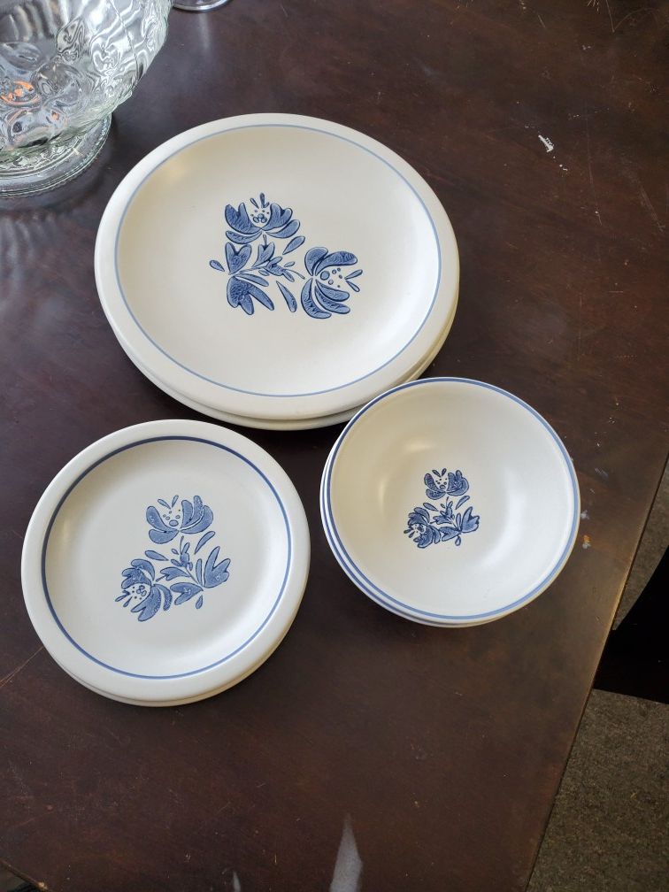 Vintage dish set