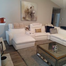 White Sectional recliner+Pillows