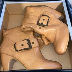 Woman Boots Size 7