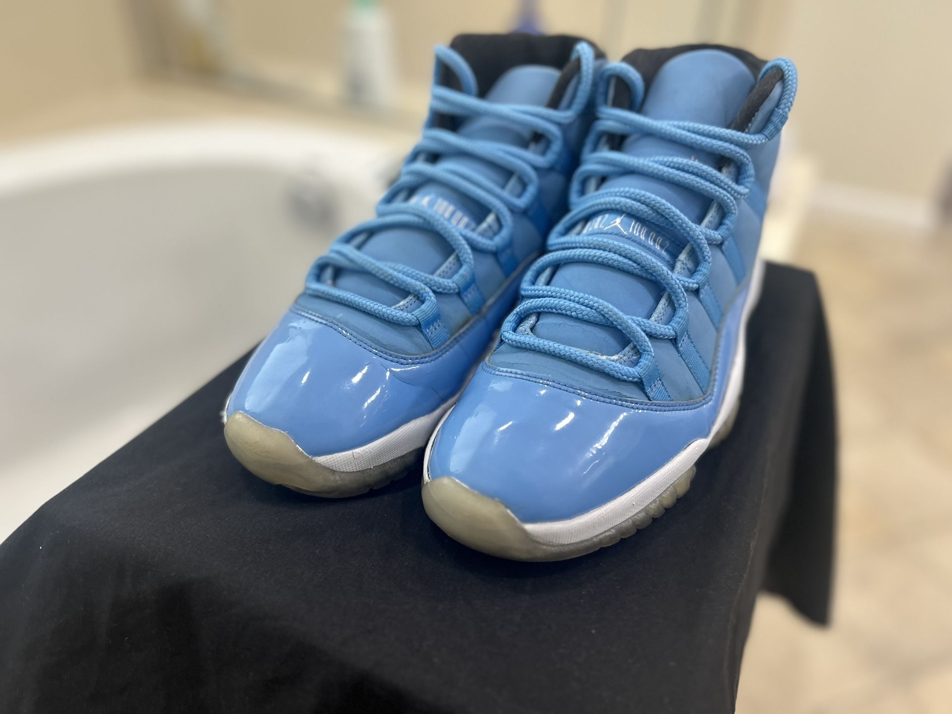 Air Jordan Retro 11s. Size 9m. 139$