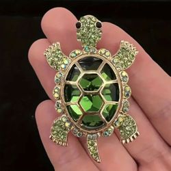 Brand New Gorgeous Crystal & Rhinestones Turtle Brooch Pin, Decor