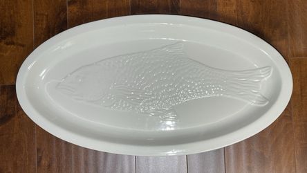 White Ceramic Fish Shaped Oval Serving Platter 25.5" x 13" x 1.5"