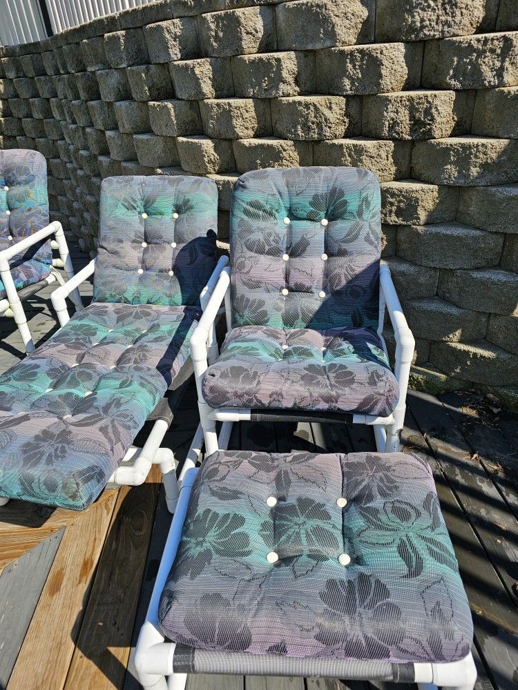 Lounge Chair With 2 Chairs And 2 Ottomans