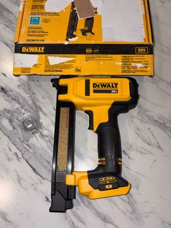 Dewalt 20V MAX Lithium-Ion Cordless Cable Stapler