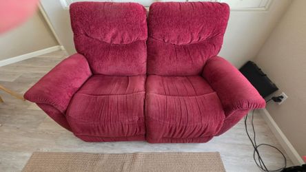 Duel Electric Loveseat Recliner with phone charger