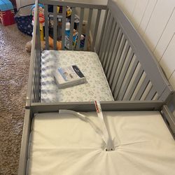 Delta Children’s Crib/Changing table With Mattress