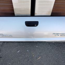 2005-2015 Toyota Tacoma Complete Tailgate With Accessories OEM.